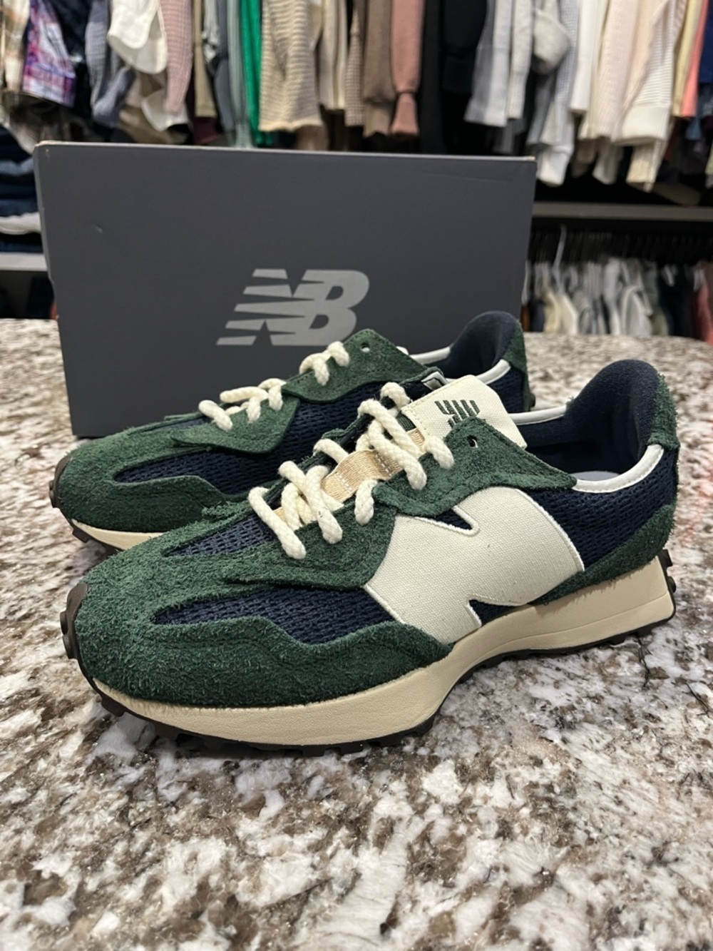 Size 8 Mens / 9.5 Women’s New Balance 327 Green Brailed